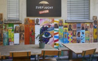 Kreativwand im Garten des Haus Zueflucht